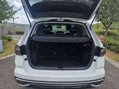 Volkswagen Touareg 300TSI Two-Wheel Drive Crescent Edition - ფოტო 4
