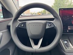 Tesla Model Y Long Range All-Wheel Drive - ფოტო 4