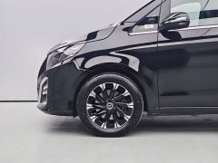 Mercedes-Benz V-Class V 300 L Long Wheelbase Luxury Edition - ფოტო 7