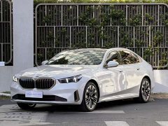BMW 5 Series 530Li Luxury Edition Premium Package - ფოტო 1