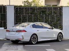 BMW 5 Series 530Li Luxury Edition Premium Package - ფოტო 4