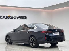BMW 5 Series 530Li Luxury M Sport Package - ფოტო 3