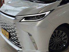 Lexus LM 2023 500h Six-Seat Premium Edition - ფოტო 5