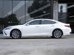 Lexus ES 2022 300h Excellence Edition - ფოტო 4