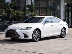 Lexus ES 300h Premium Edition - ფოტო 1