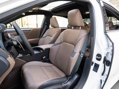 Lexus ES 300h Premium Edition - ფოტო 11