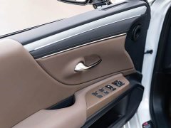 Lexus ES 300h Premium Edition - ფოტო 18