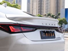 Lexus ES 300h Premium Edition - ფოტო 7