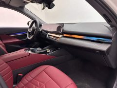BMW 5 Series 530Li Luxury M Sport Package - ფოტო 11