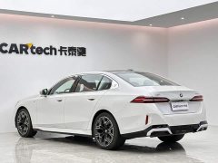 BMW 5 Series 530Li Luxury M Sport Package - ფოტო 3