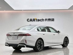 BMW 5 Series 530Li Luxury M Sport Package - ფოტო 5