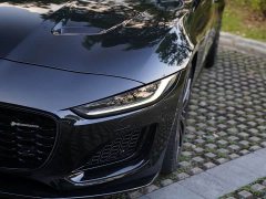 Jaguar F-TYPE P300 Hardtop R-DYNAMIC BLACK - ფოტო 3