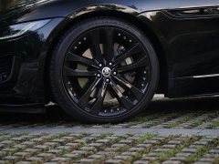 Jaguar F-TYPE P300 Hardtop R-DYNAMIC BLACK - ფოტო 4