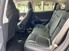 Tesla Model Y Rear-Wheel Drive - ფოტო 5
