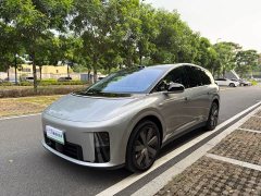 Li Auto i8 Standard Edition - ფოტო 1