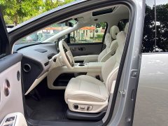 Li Auto i8 Standard Edition - ფოტო 10