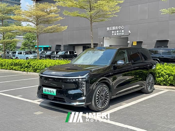 IM Motors Zhiji LS8 66 Ultra Tech Flagship 5-Seater