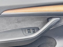 Tesla Model Y Long Range All-Wheel Drive - ფოტო 20