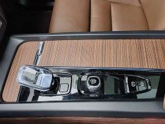 Volvo XC60 Plug-in Hybrid T8 PHEV Long Range AWD Smart Remote Luxury Edition - ფოტო 14