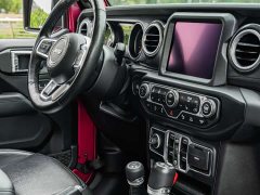 Jeep Wrangler 2022 2.0T High Altitude Bahama Beach Pink Special Edition - ფოტო 15
