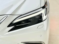 Lexus ES 300h Premium Edition - ფოტო 16