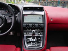 Jaguar F-TYPE P300 75th Anniversary Edition Hardtop - ფოტო 12