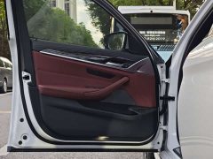 BMW 5 Series 525Li M Sport Package - ფოტო 4