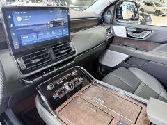 Lincoln Navigator 2022 3.5T Long Wheelbase Presidential Edition - ფოტო 7