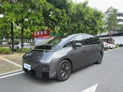Li Auto MEGA Ultra Smart Refresh Edition - ფოტო 1