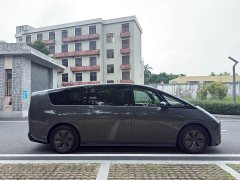 Li Auto MEGA Ultra Smart Refresh Edition - ფოტო 4