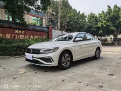 Volkswagen Bora 200TSI DSG Comfort Navigation Edition - ფოტო 1
