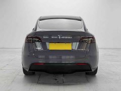 Tesla Model Y Rear-Wheel Drive - ფოტო 3