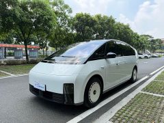 Li Auto MEGA Home Family Edition - ფოტო 1