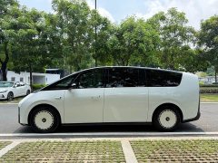 Li Auto MEGA Home Family Edition - ფოტო 4