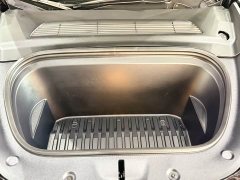 Tesla Model Y Rear-Wheel Drive - ფოტო 17