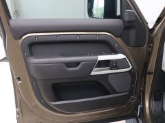Land Rover Defender 110 P400 Dark Edition - ფოტო 17