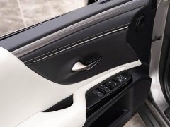 Lexus ES 300h F SPORT - ფოტო 17
