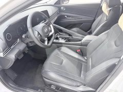 Hyundai Elantra 2023 1.5L CVT Luxury - ფოტო 12