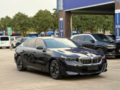 BMW 5 Series 530Li Luxury M Sport Package - ფოტო 3
