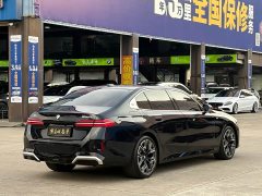 BMW 5 Series 530Li Luxury M Sport Package - ფოტო 19