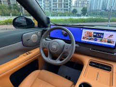 IM Motors Zhiji LS8 52 Max Luxury Six-Seater - фото 6
