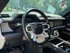 Land Rover Defender 110 P400 Dark Edition - ფოტო 13