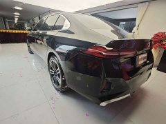 BMW 5 Series 525Li M Sport Package - ფოტო 15