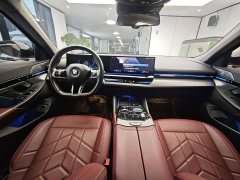 BMW 5 Series 525Li M Sport Package - ფოტო 8
