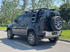 Land Rover Defender 110 3.0T P400 Dark Edition - ფოტო 5