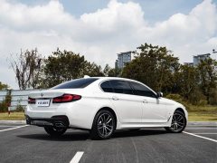 BMW 5 Series Facelift 525Li M Sport Package - ფოტო 6