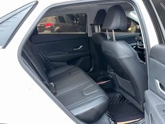 Hyundai Elantra 2022 1.5L CVT Luxury - ფოტო 11