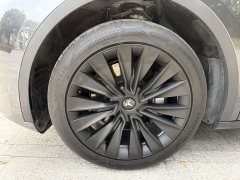 Tesla Model Y Rear-Wheel Drive - ფოტო 17