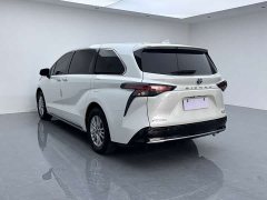 Toyota Sienna 2021 2.5L Hybrid Premium Edition - ფოტო 3
