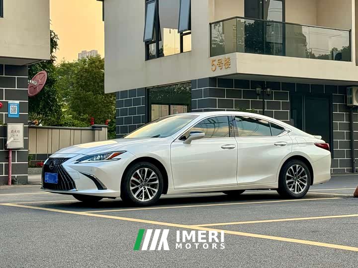 Lexus ES 2021 200 Premium Edition - ავტომობილი ჩინეთიდან